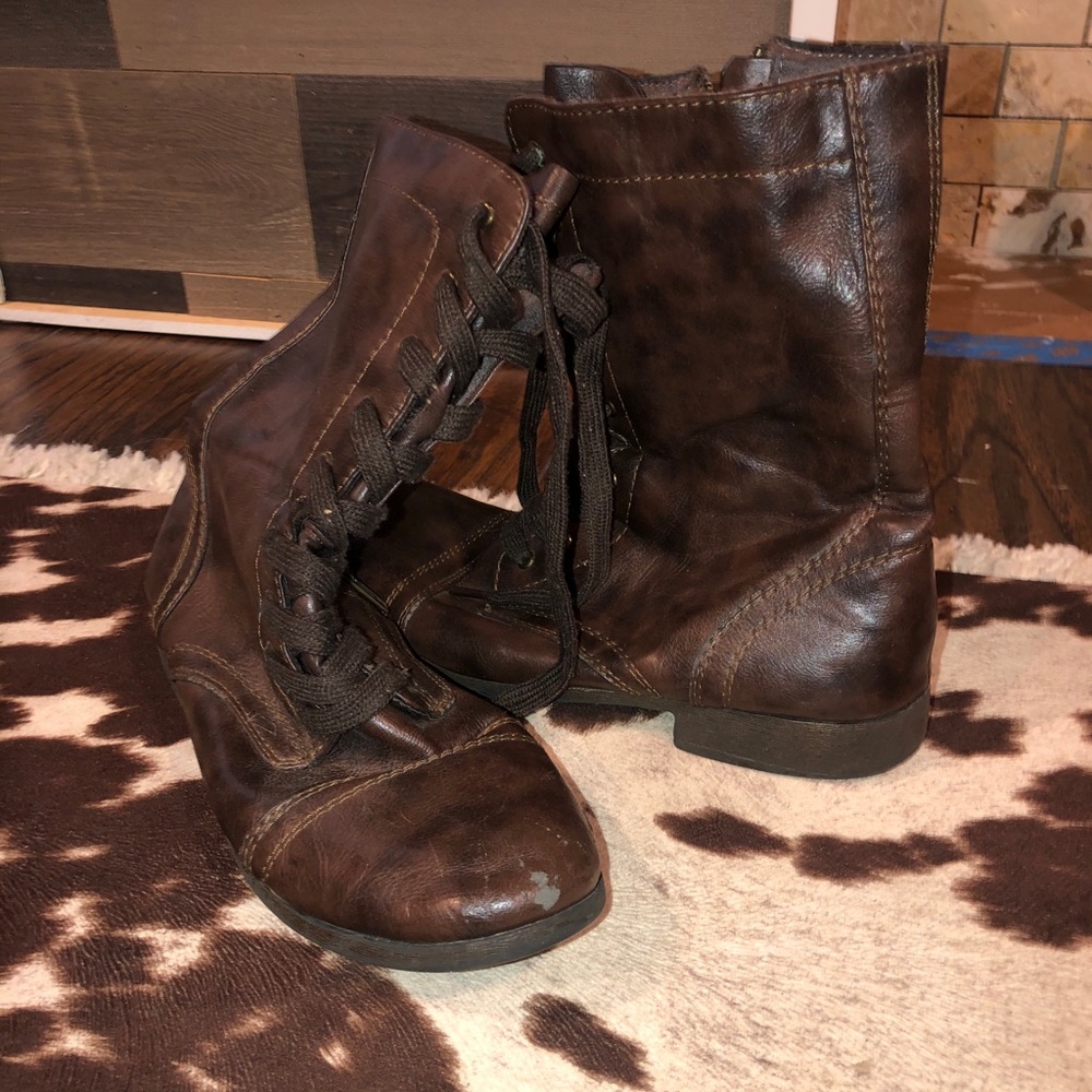 Combat boots